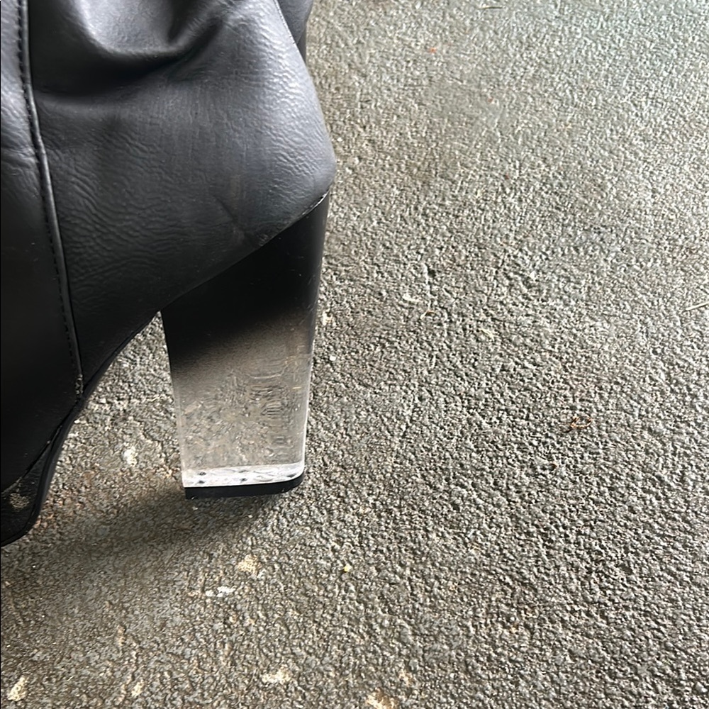 Deena & Ozzy Black Heeled Boots with Chunky Heel - Picture 2 of 2